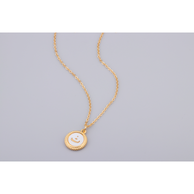 Golden pendant with insertion of a pearly shell medallion decorated with the letter “Thâ”ث